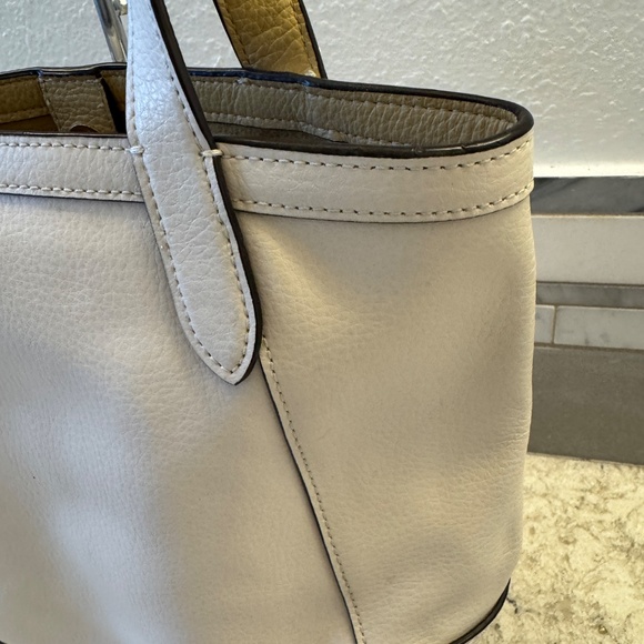 Women's Coach Vanilla Cream Tote Leather handbag purse with horse & carriage - Picture 10 of 15